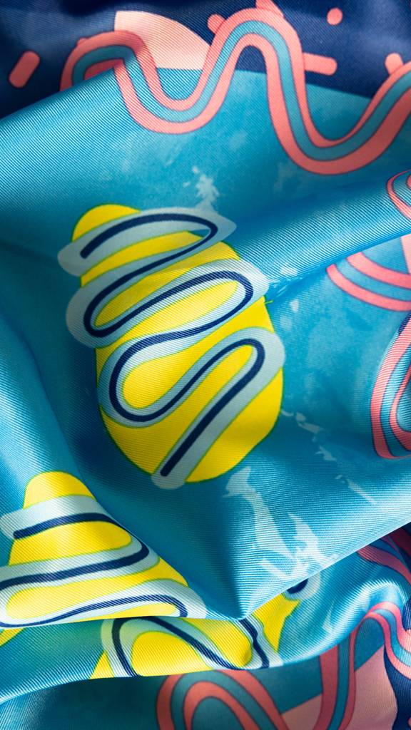Metamorphosis Knot Wrap - 100 cm x 100 cm